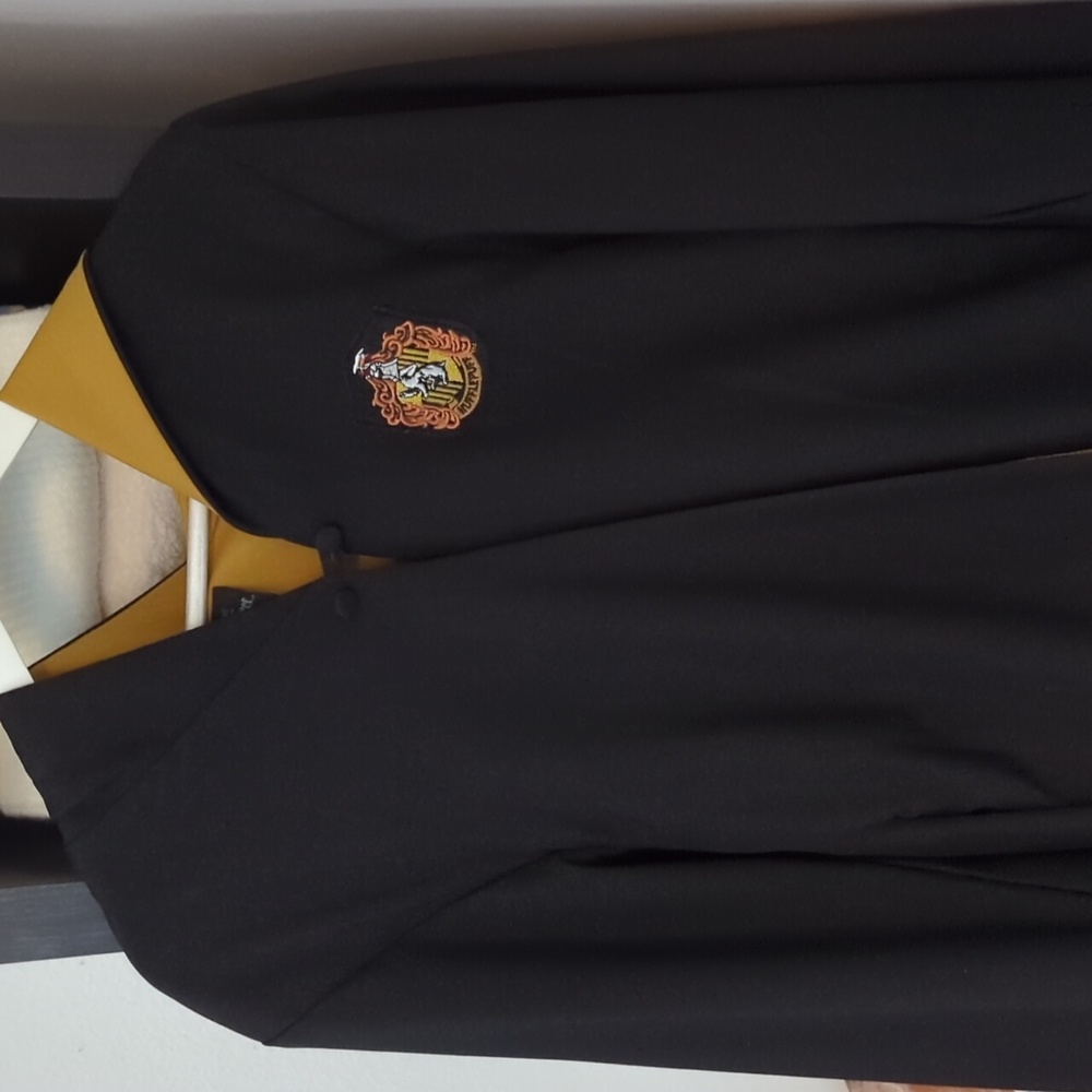 Hufflepuff Robe - Picture 6 of 7